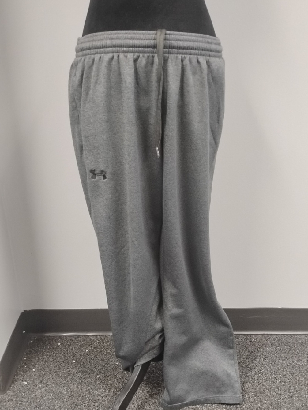 Under Armour Storm Men's Charcoal Gray Fleece Sweatpants. Loose Fit, Sz M
